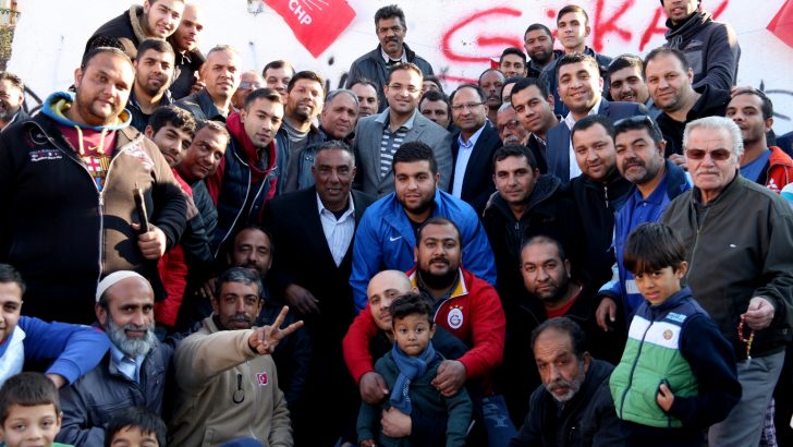 Romanlardan Coşkulu Karşılama