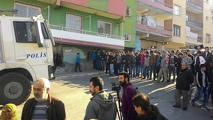 Kadın Teröristin Cenazesinde Gerginlik