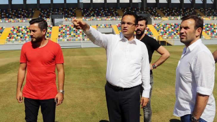 Milli futbolcu Yeni Bornova Stadı’nı gezdi