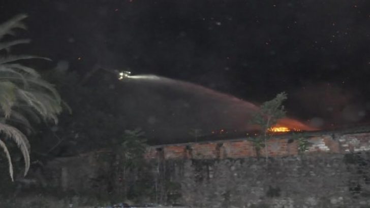 Alsancak’ta korkutan yangın