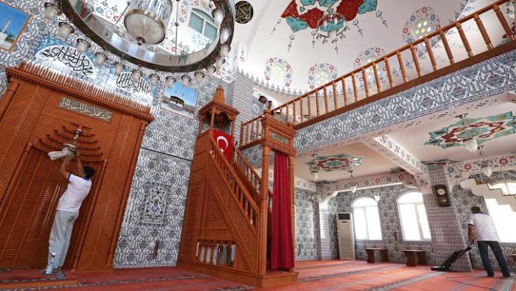 Buca Camilerinde Bayram Temizliği