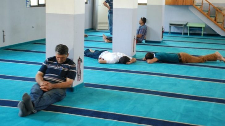 İzmir’de imamla cemaat arasında klima anlaşması!