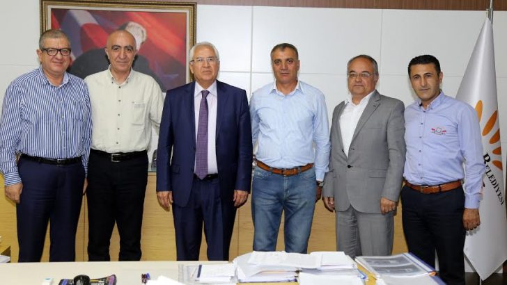 Karabağlar’da kadrolu işçilerin toplu sözleşme sevinci