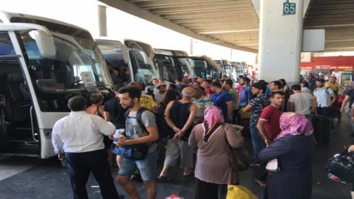 İzmir’de tatilin son günü dönüş çilesi!