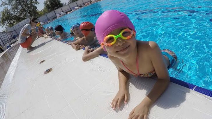 Bayraklı’da yüzme havuzu dolup taşıyor!