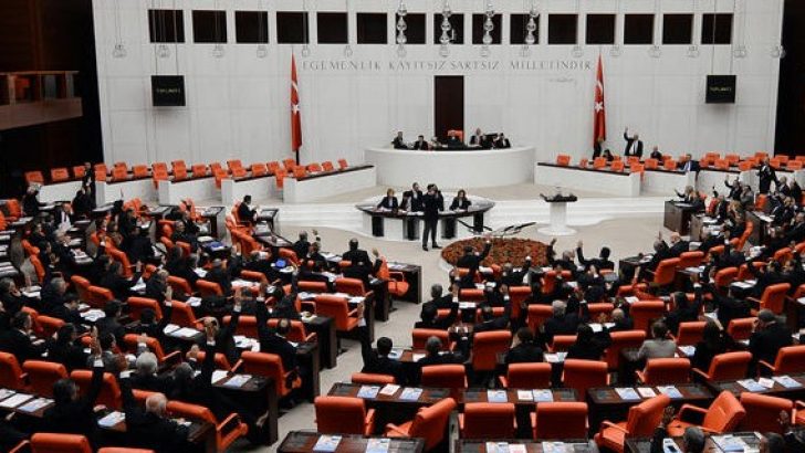 Meclis’te hareketli saatler! Açığa alındılar