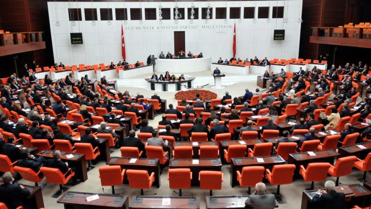 4 parti darbeye karşı tek ses!