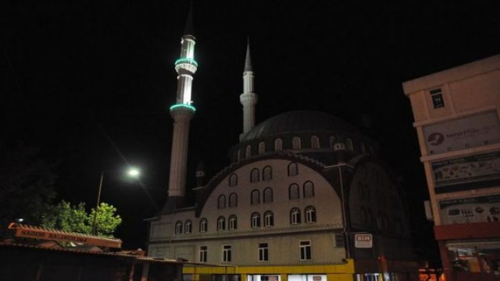 İzmir’de sela okuyan müezzine saldırıda 8 tutuklama!