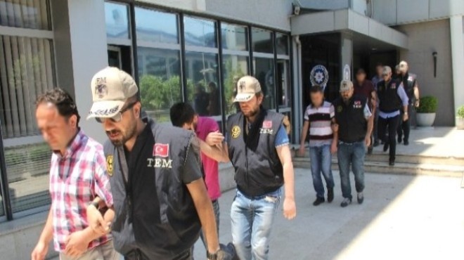 İzmir merkezli büyük FETÖ operasyonu: 25 gözaltı