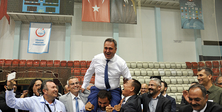 Aydın Özcan yeniden İzmir Barosu Başkanı