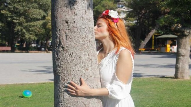 ‘Kültürpark’a Dokunma’ dedi, ağaçla evlendi!