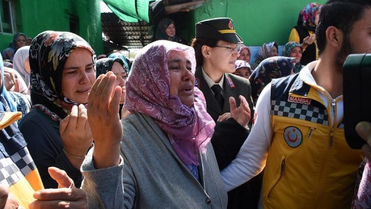 Manisa şehidini göz yaşlarıyla uğurladı