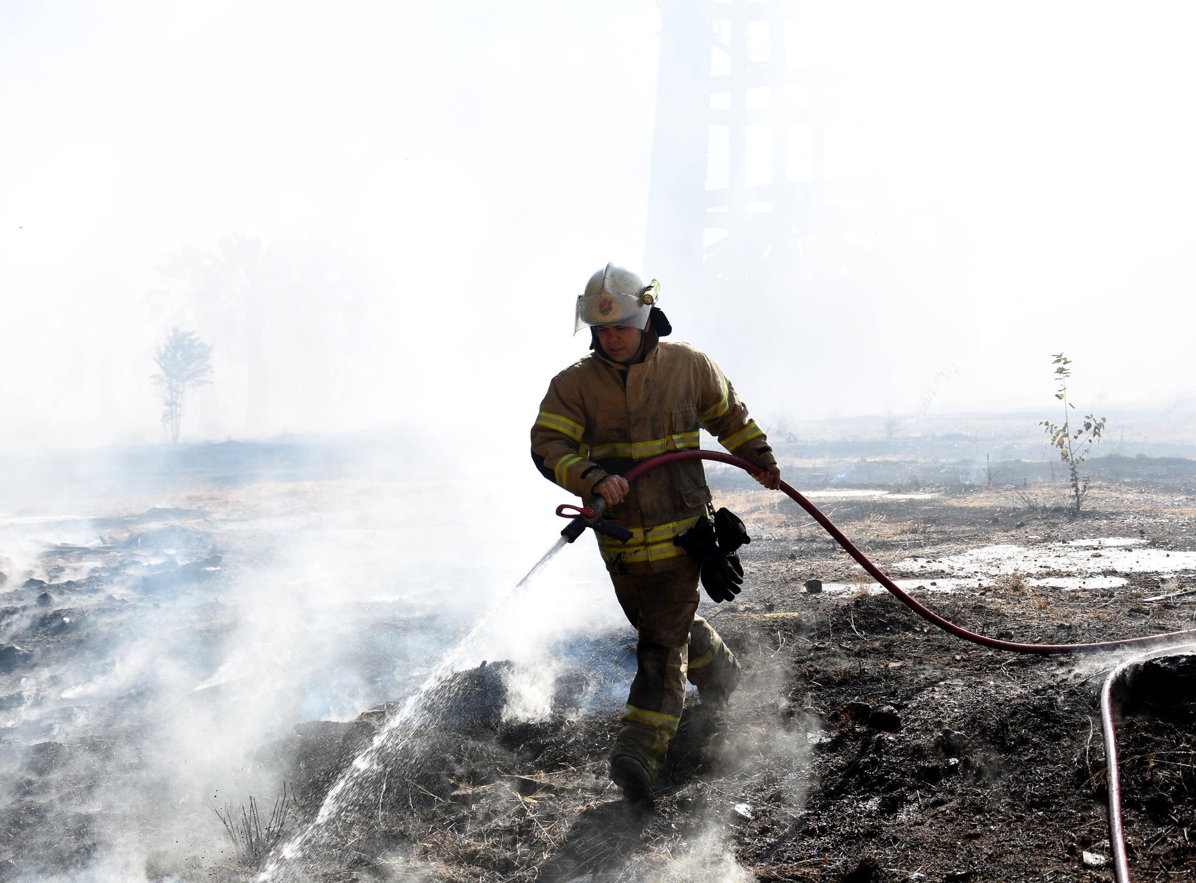 İzmir’de Şark Sanayi arazisinde korkutan yangın