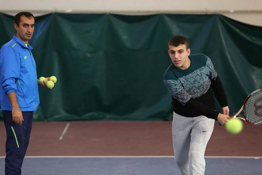 Zihinsel engelli çocuklara tenis eğitimi