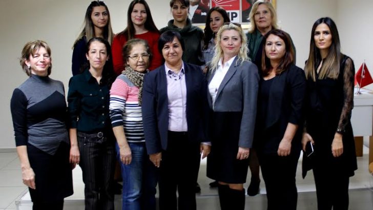 MESAJ BAŞKANDAN, FOTOĞRAFI KADINLARDAN