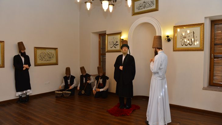 Emir Sultan’da tarihi dokunuş