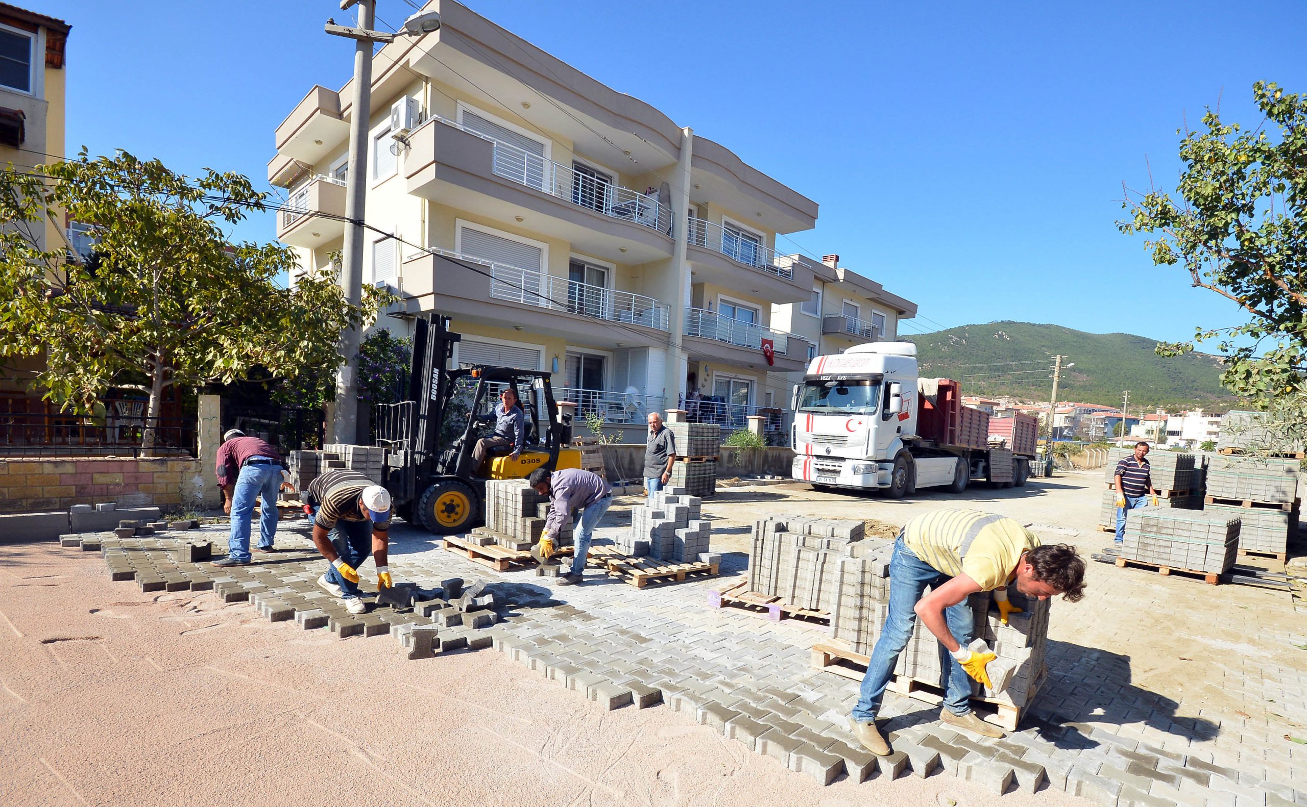 Büyükşehir’den parke seferberliği