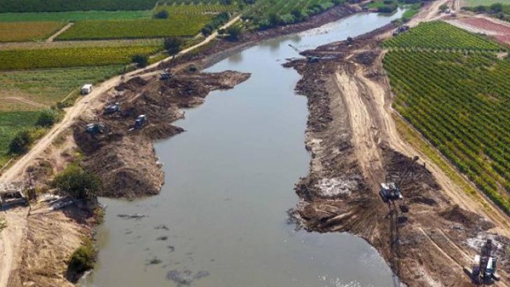 Gediz Nehri’ni kirleten belediyeler için suç duyurusu
