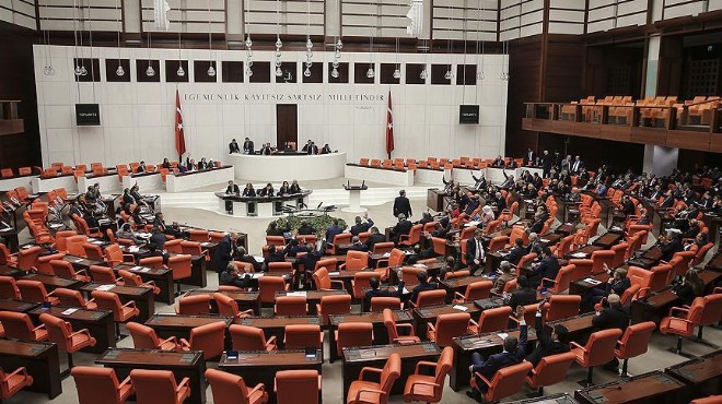 Meclis bin 376 saat mesai yaptı, 112 yasa çıkardı