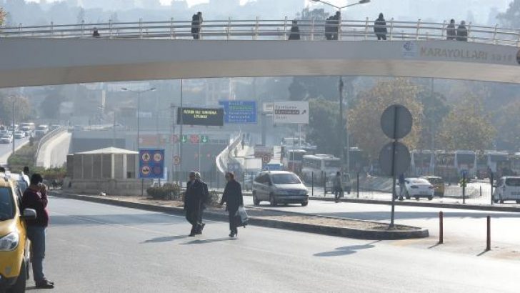 Tünellerin Konak çıkışında tehlikeli trafik!