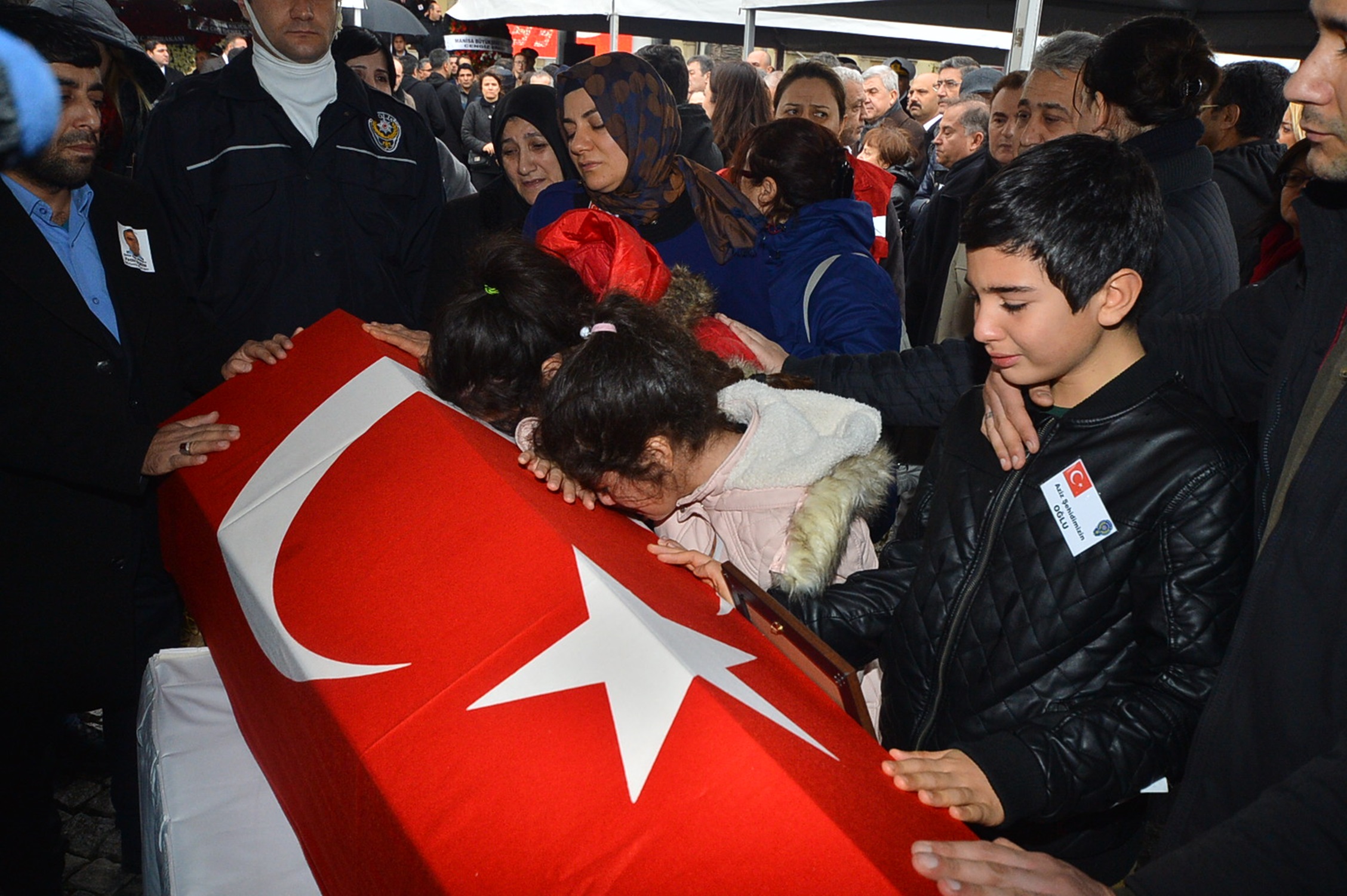 Gökyüzü bile ağladı