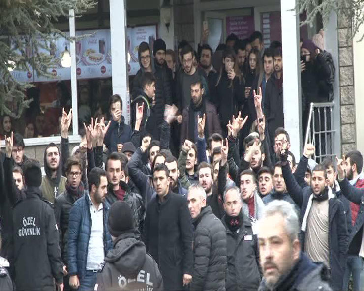 Marmara Üniversitesi’nde akademisyenlere saldırı