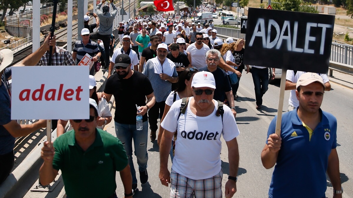CHP İzmir ‘Adalet Yürüyüşü’nü başlattı