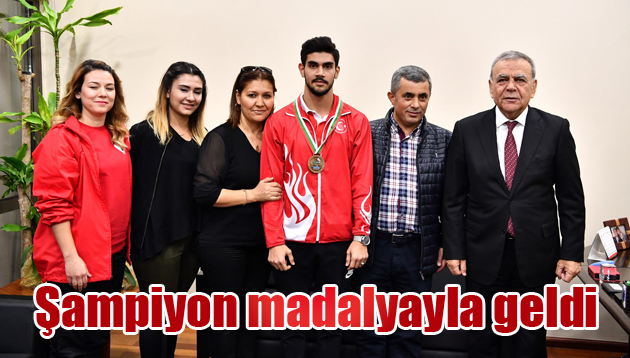 Şampiyon madalyayla geldi