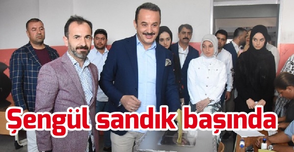 Şengül, sandık başında