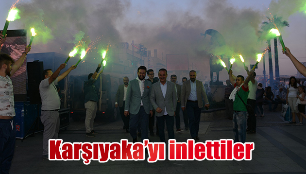 Ak Parti, Karşıyaka Çarşısını ‘İzmir Marşı’ ile inledi