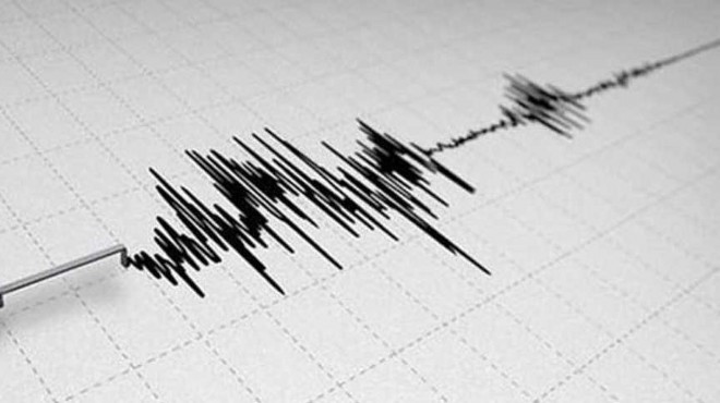 Son dakika! İzmir’de şiddetli deprem…