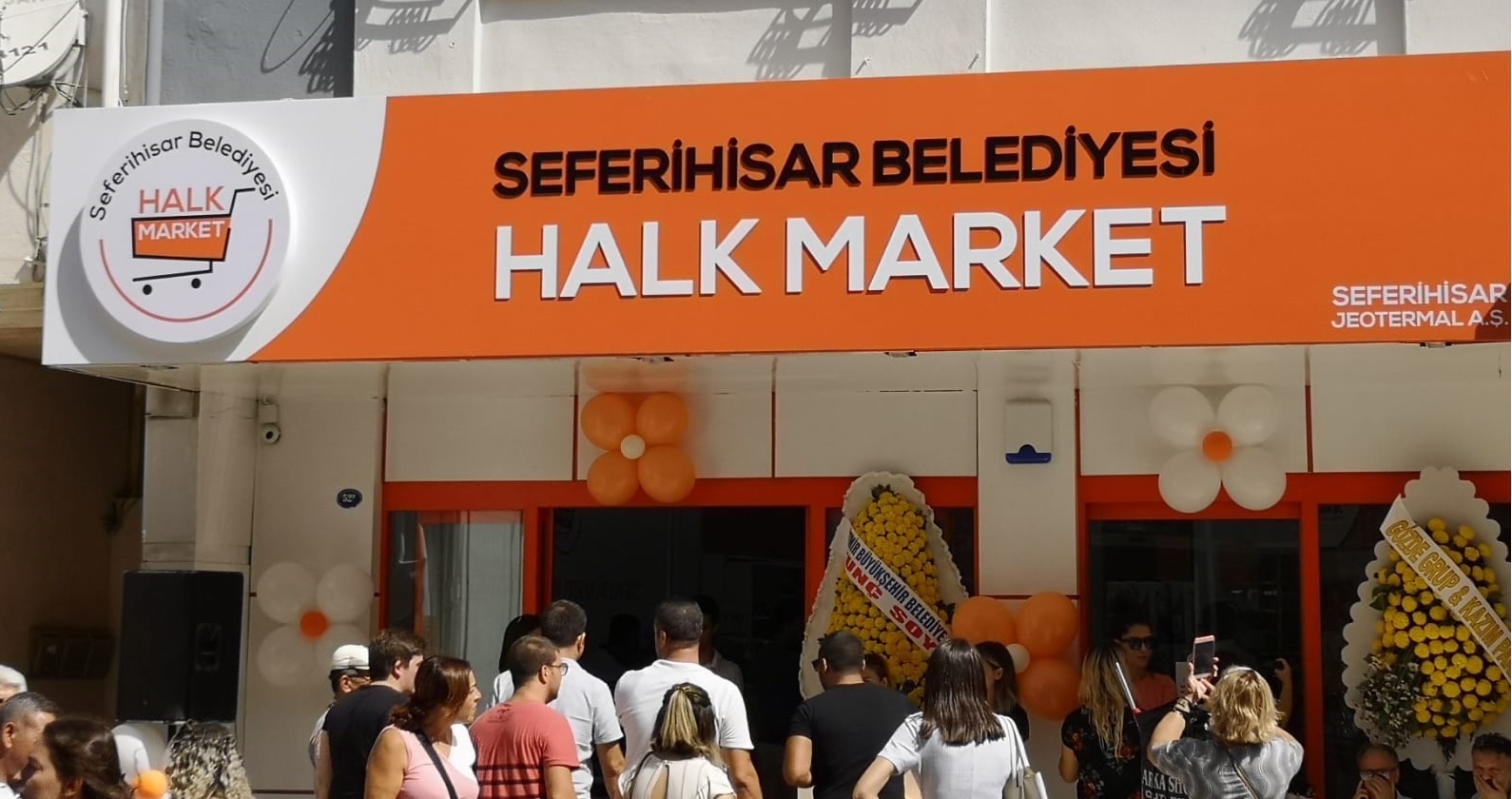 Seferihisar’da Halk Market Açıldı