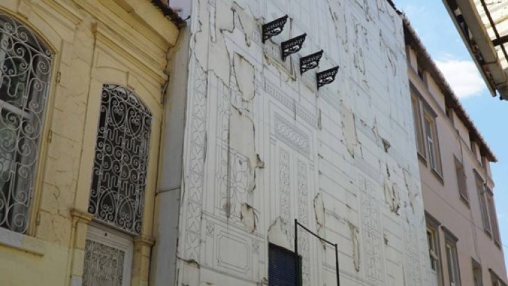 Yanan Tarihi Otel Küllerinden Doğacak