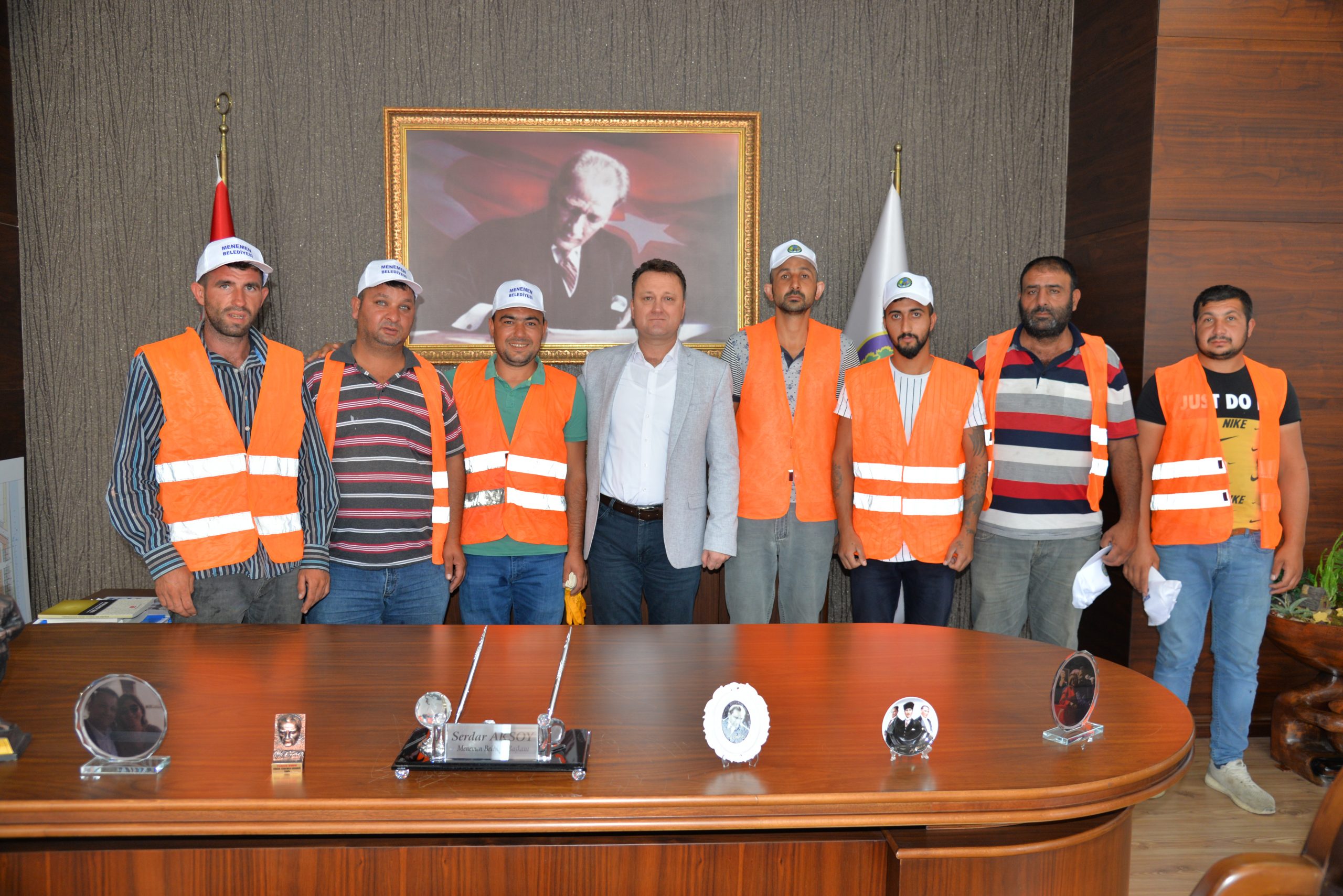 Menemen Belediye Başkanı Serdar Aksoy faytonculara sahip çıktı
