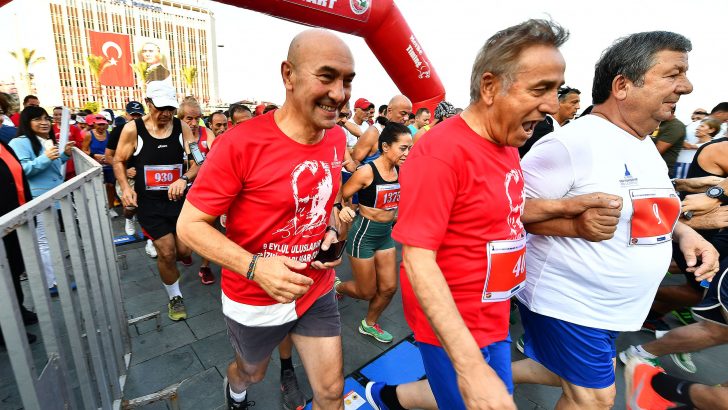 Uluslararası İzmir Yarı Maratonu renkli görüntülere sahne oldu