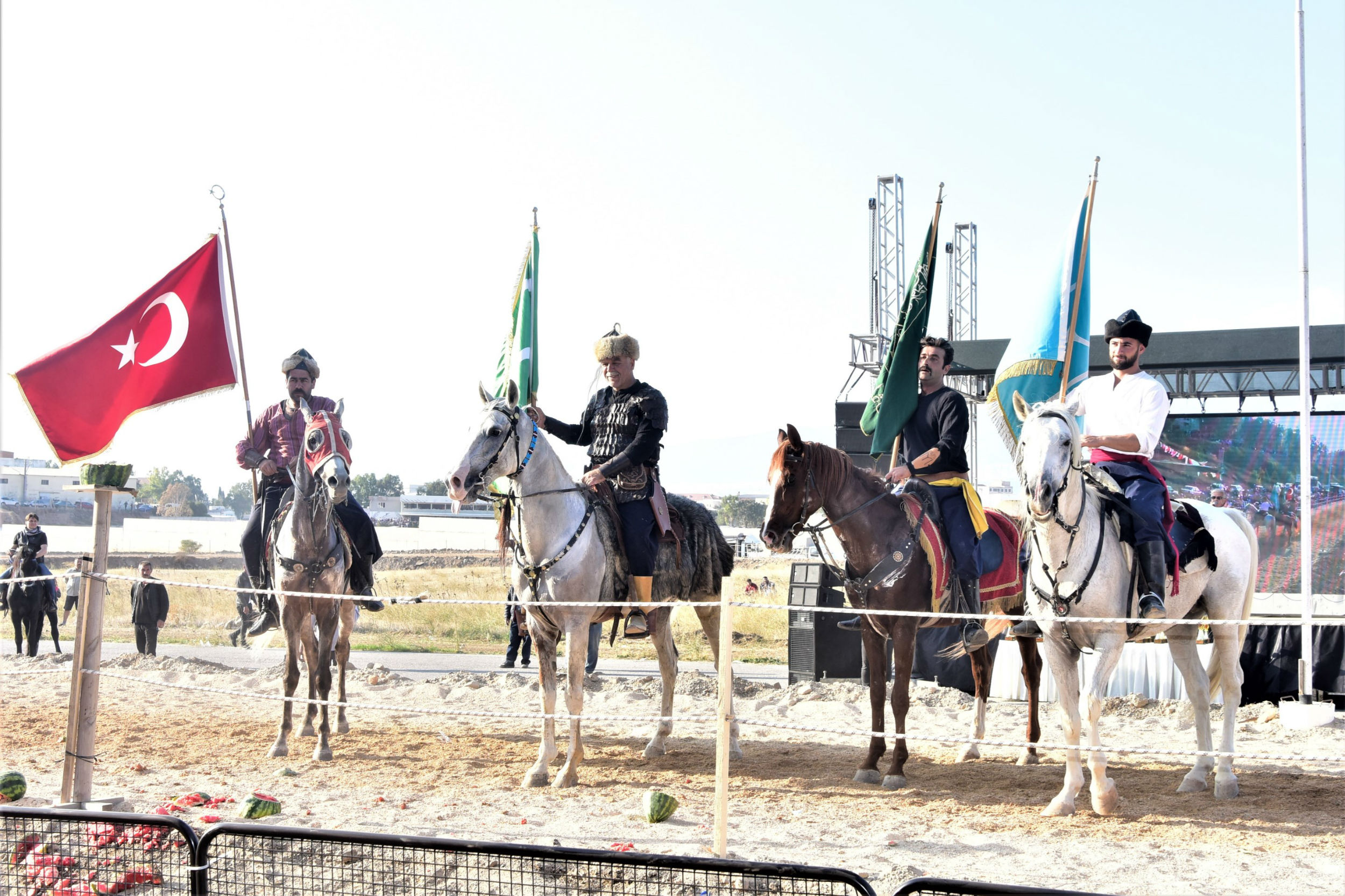 Bornova’da Rahvan atlar Cumhuriyet için koştu