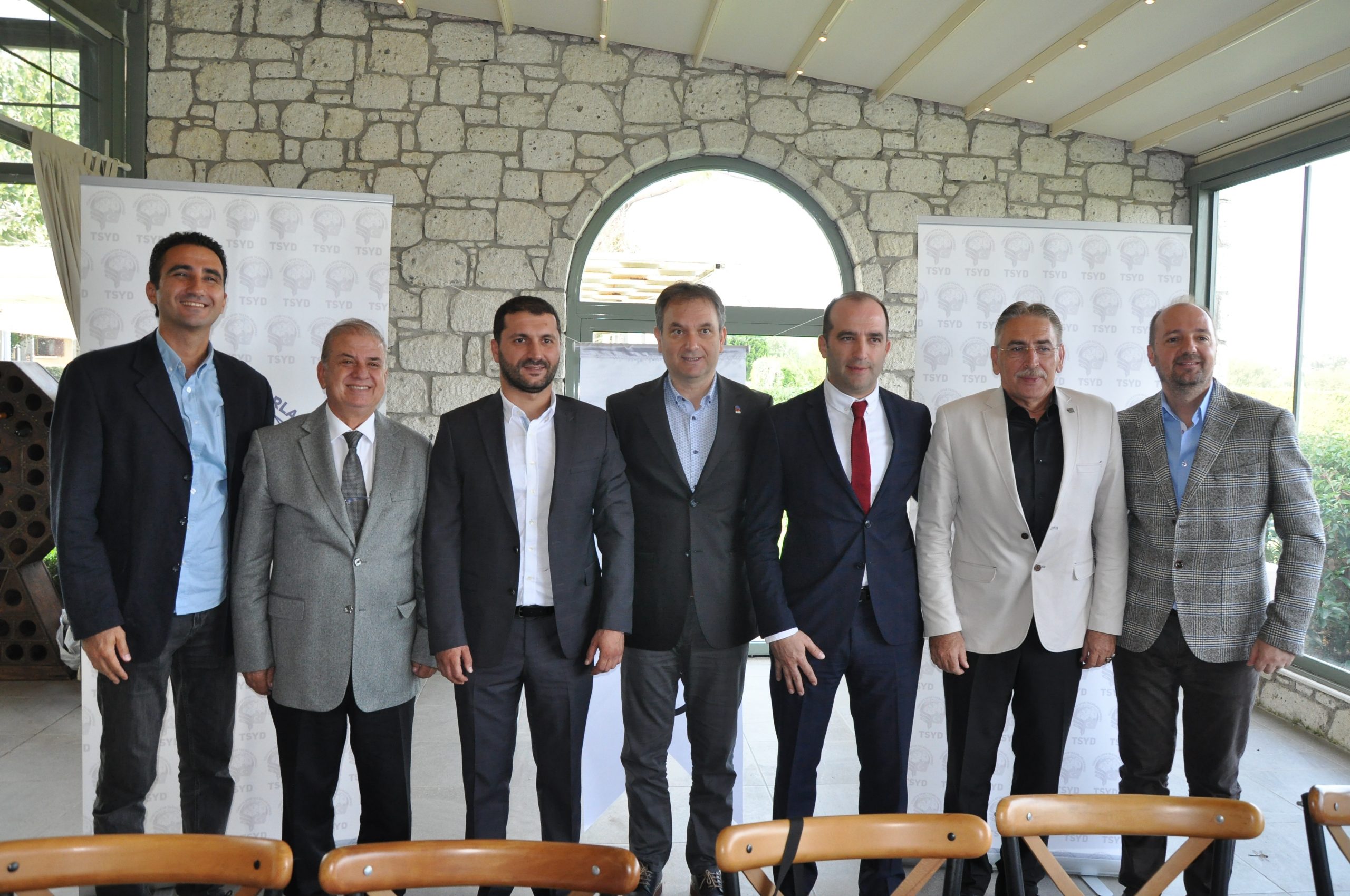 İzmir’de voleybol şöleni