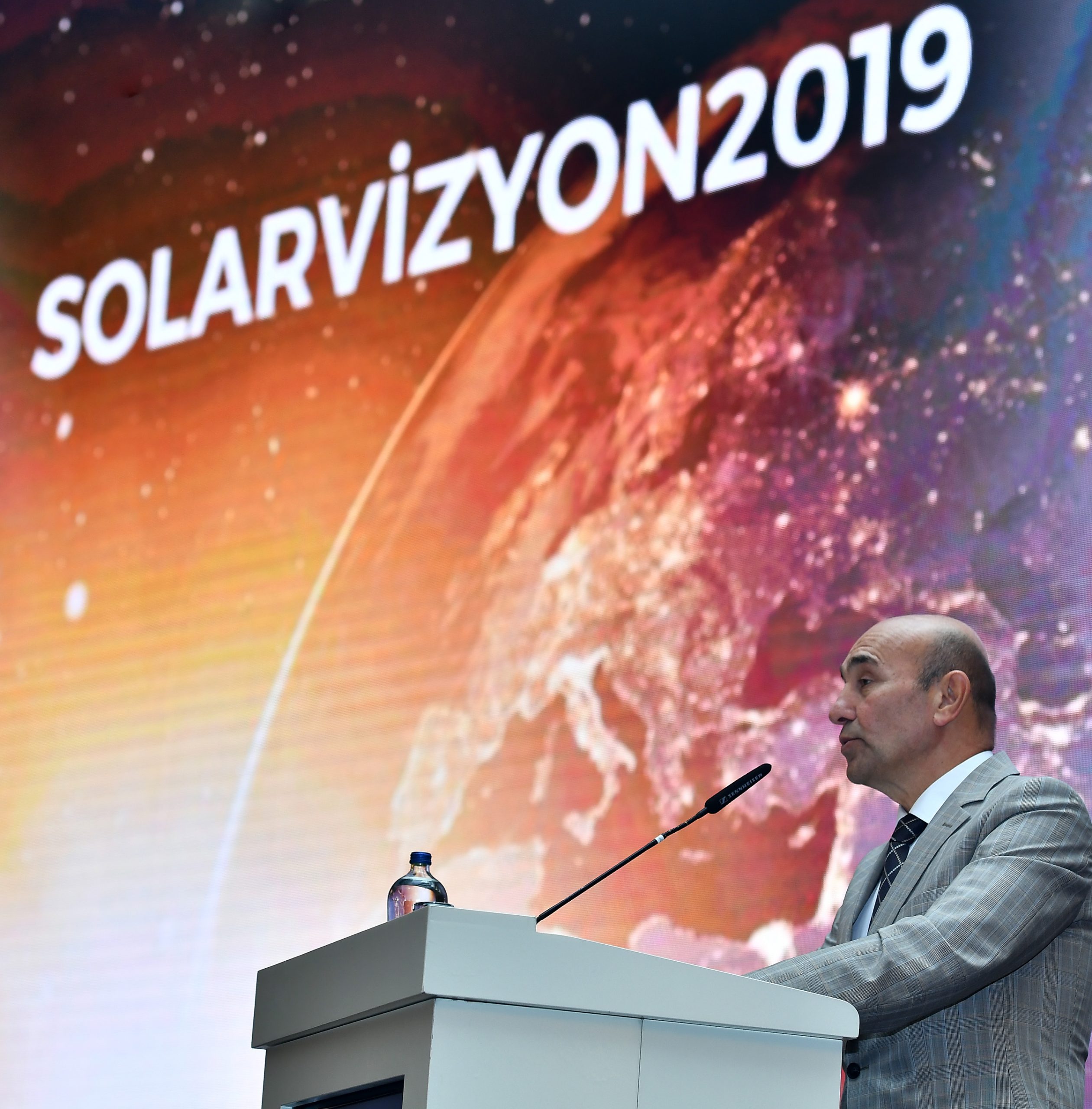 Başkan Tunç Soyer güneş enerjisinin ekonomi için önemine vurgu yaptı