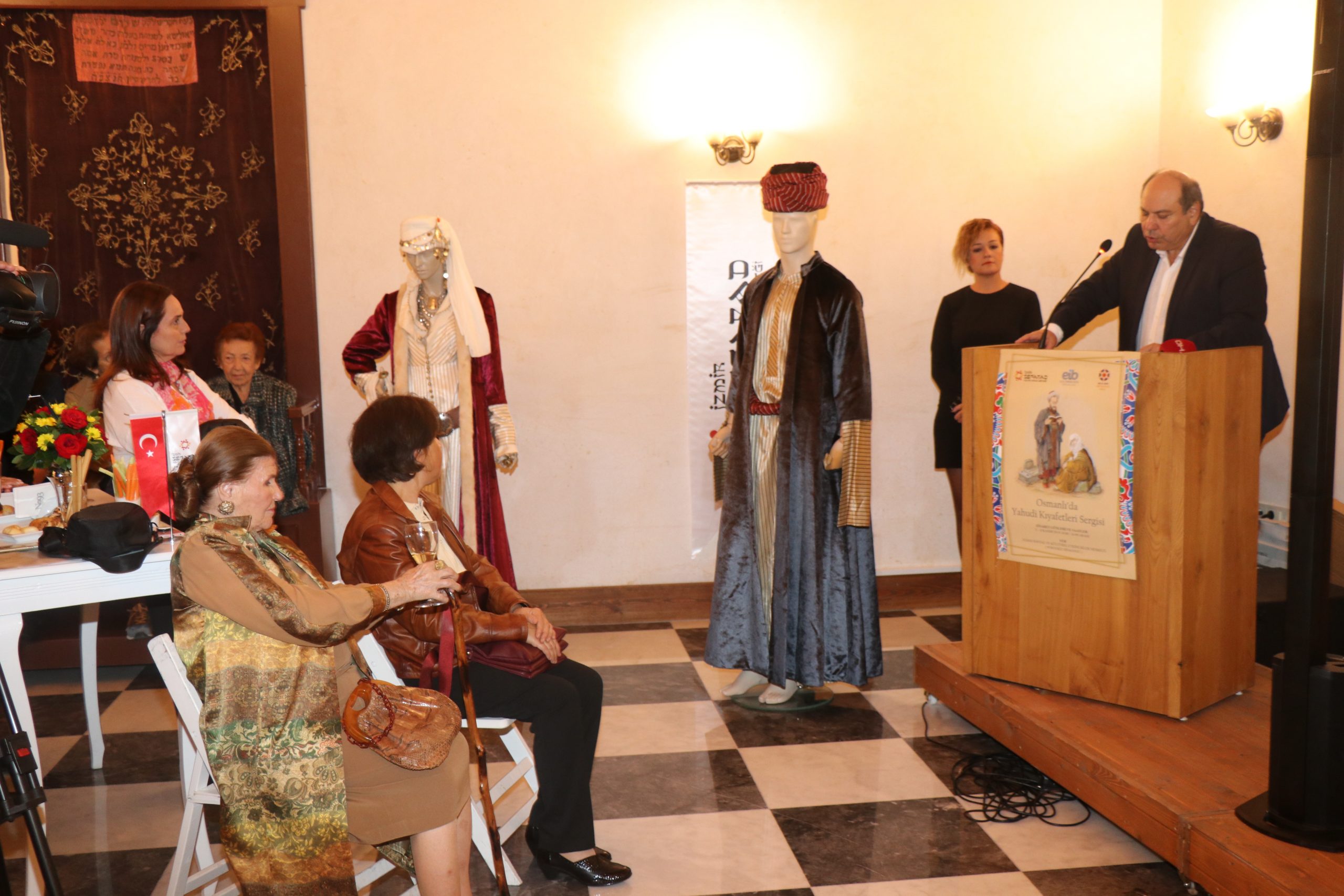 ‘Osmanlı’da Yahudi Kıyafetleri’ sergisi İzmir’de açıldı