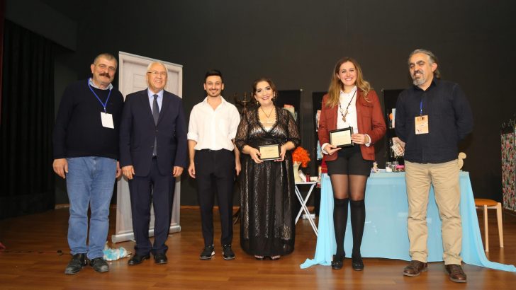 ‘Şişman Güzeldir’ Karabağlar’da sahnelendi