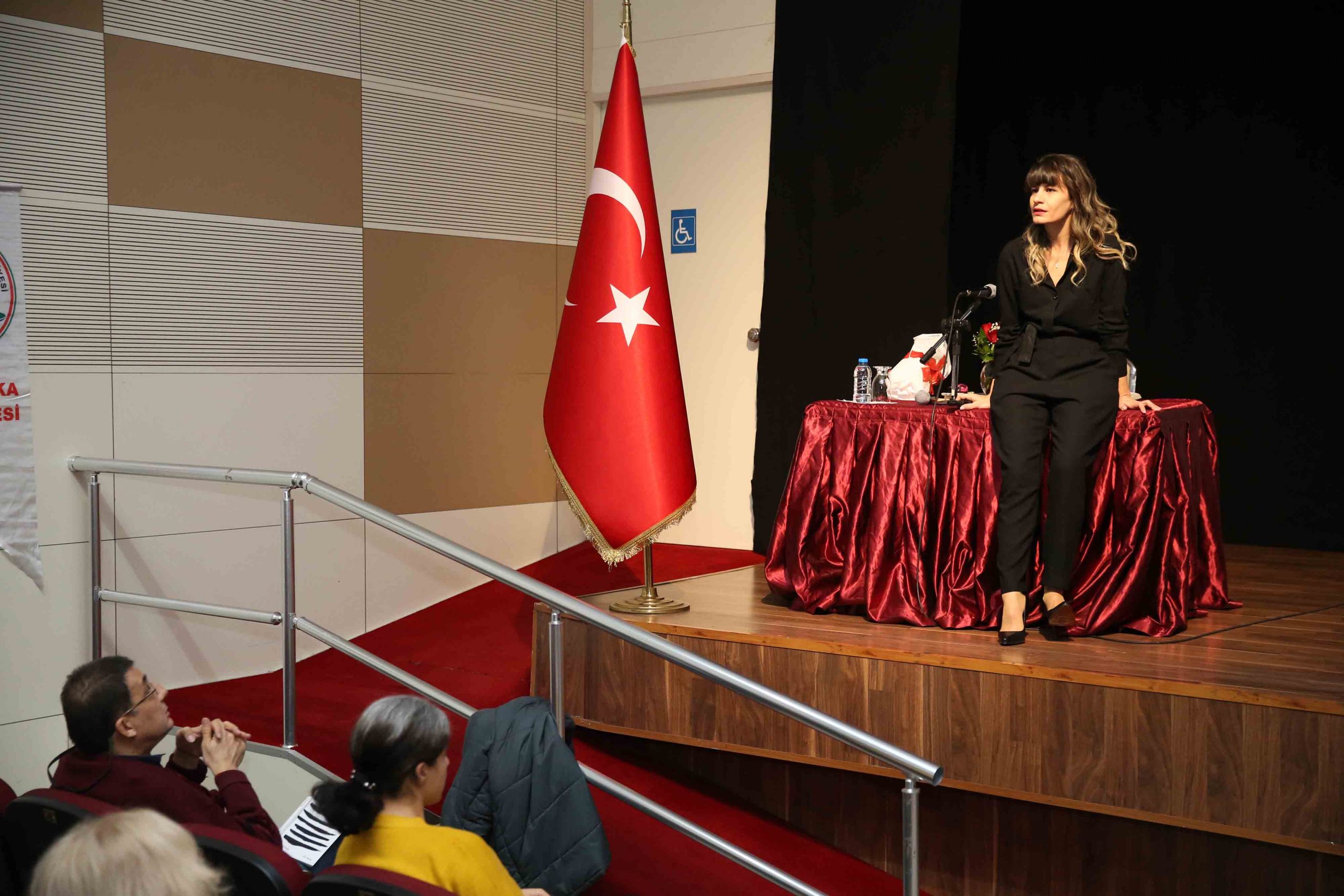 Karşıyaka Kitap Kulübü edebiyat tutkunlarını bekliyor