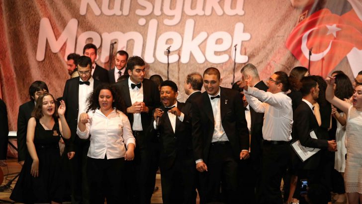 En büyük ‘otizm korosu’ anneler için sahnede