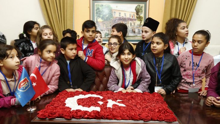 Latife Hanım Köşkü’nün 25 bininci ziyaretçisi Konaklı öğrenciler oldu