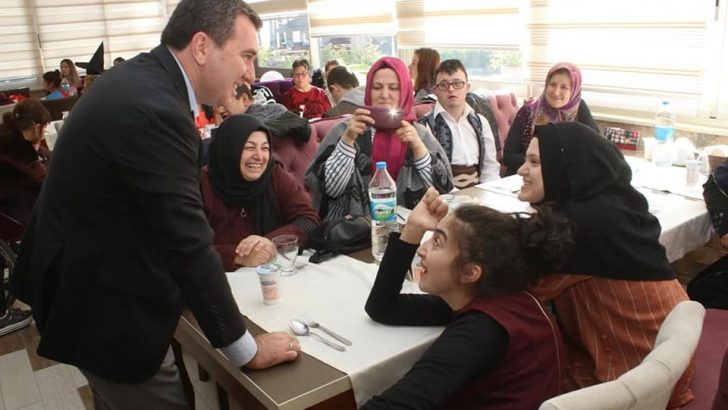 Başkan Koştu’dan engelliler onuruna yemek