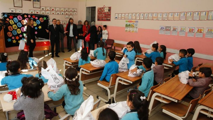 Başkan Batur, miniklerin karne heyecanına ortak oldu