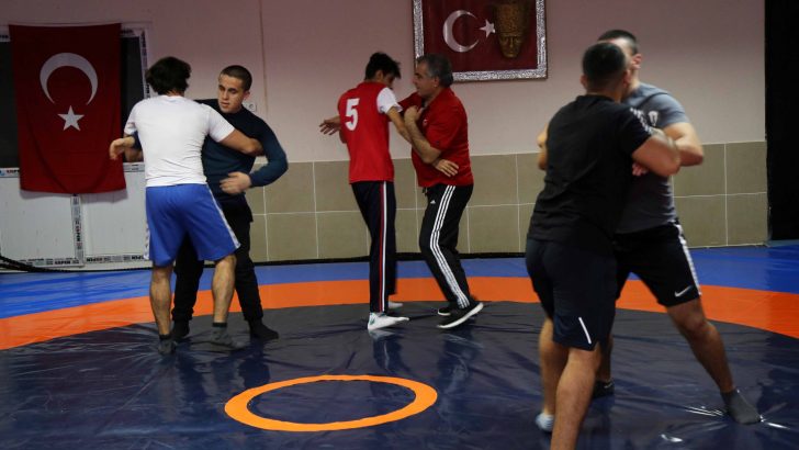 Genç ve başarılı güreşçiler Karabağlar’da yetişecek