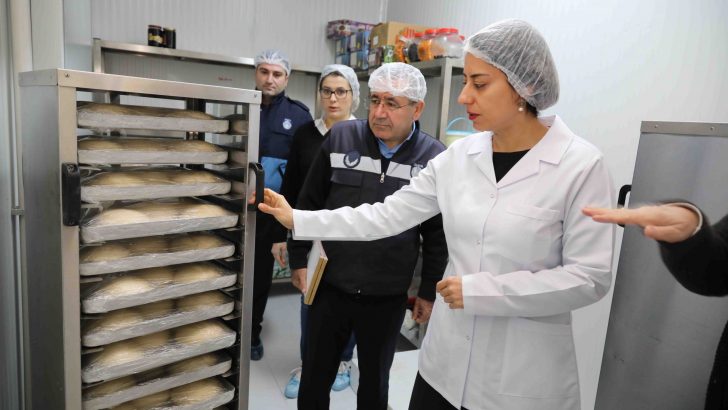 Bayraklı zabıtasından, gıda mühendisiyle hijyen denetimi