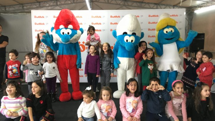 Özdilek’te Çocuklar Şirinlerle Tanıştı