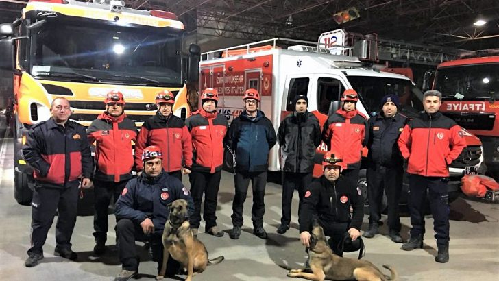 İtfaiyenin arama köpekleri hayat kurtarıyor