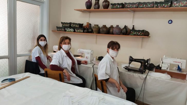 Menemen Belediyesi Koronavirüs’le mücadele kapsamında maske üretimine başladı